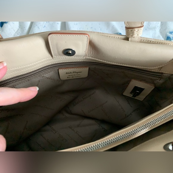 Salvatore Ferragamo Tan Tiered Nylon Grosgrain Shoulder Bag Authentic - Picture 10 of 13